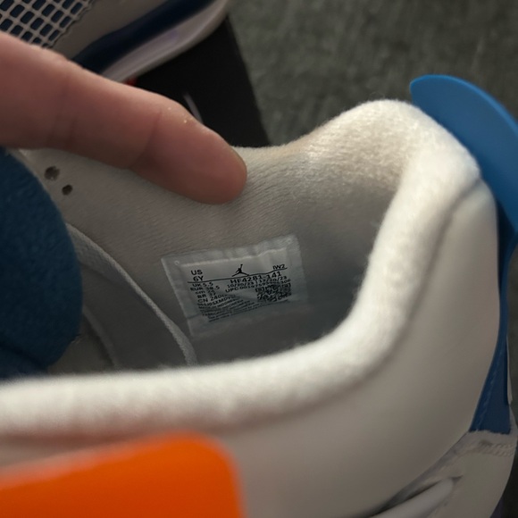 Nike Kids' Air Jordan 4 Retro - White and Blue - Picture 4 of 7